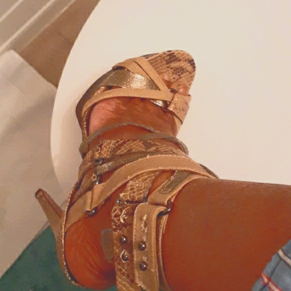 Shoe - Picture 3 of 6